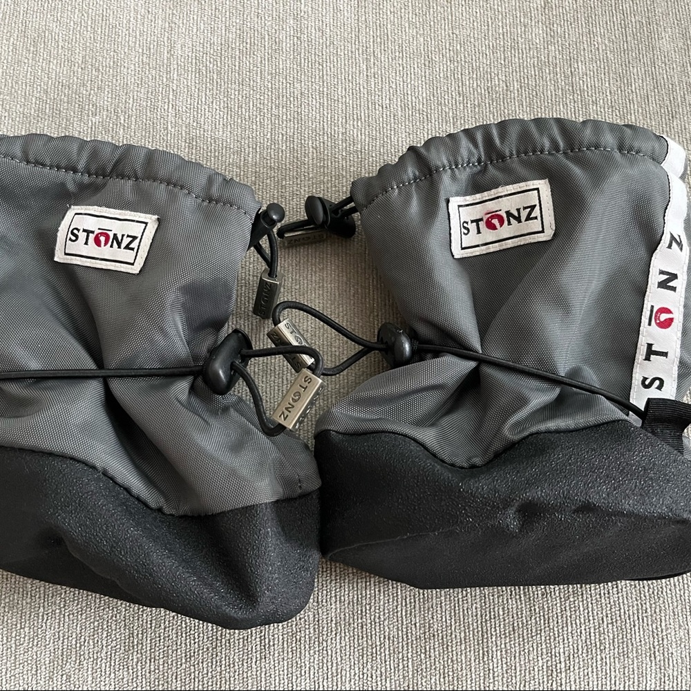 EUC Stonz infant / toddler booties M